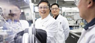 Photo of Professor Guoxiu Wang in the lab