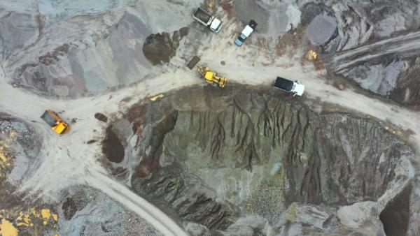 800x450 Large heavy machiney in a mine moving sand