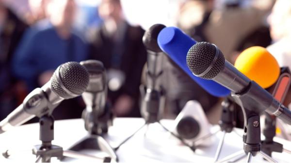 800x450 Microphones at a news conference