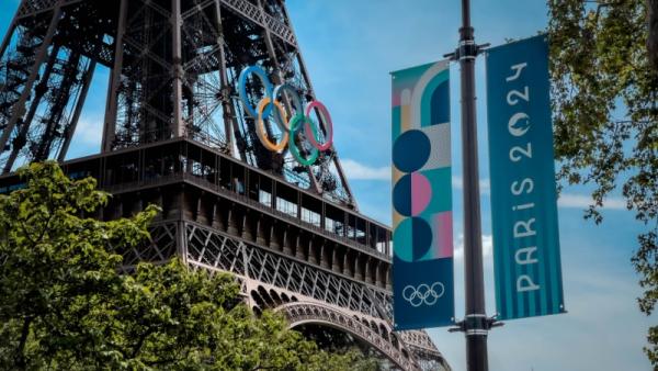 800x450 Olympic Rings installed on the Eiffel Tower