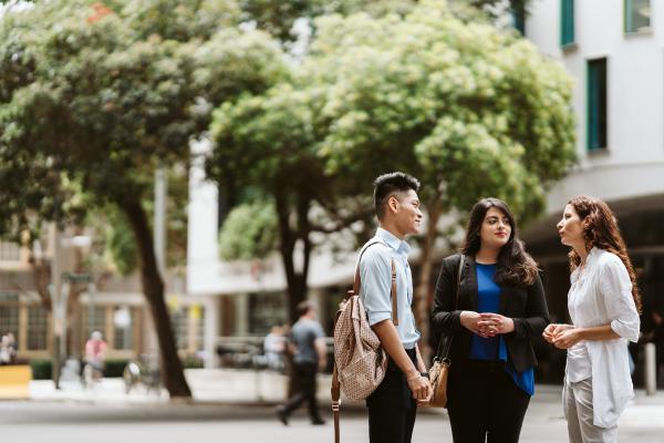 Three UTS students on Alumni Green