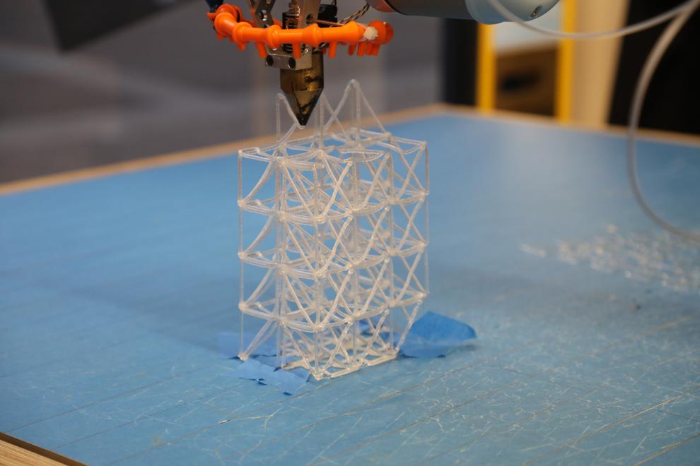 A 3D printing machine producing a plastic prototype