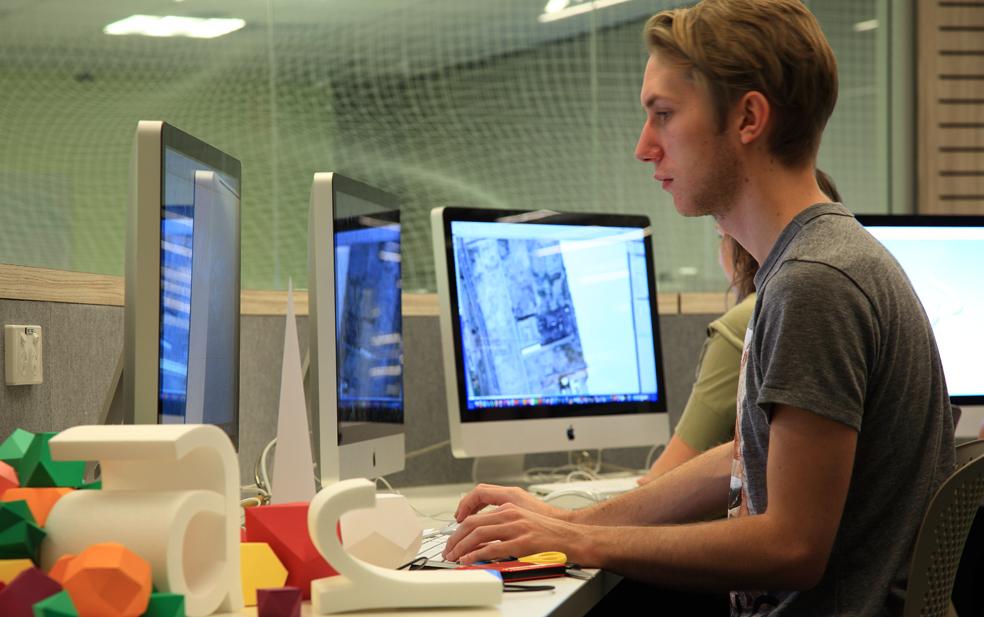 Student working in Design, Architecture and Building computer lab