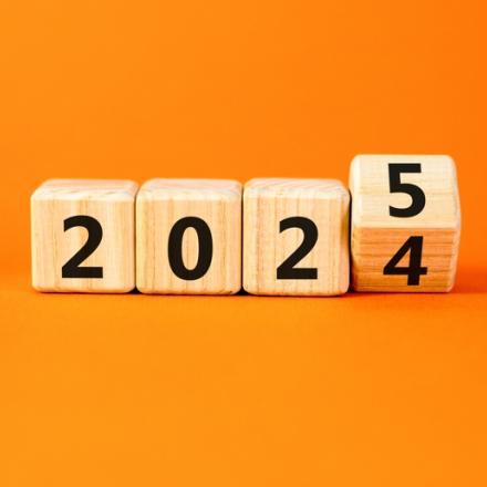 turned wooden cube and changed number 2024 to 2025