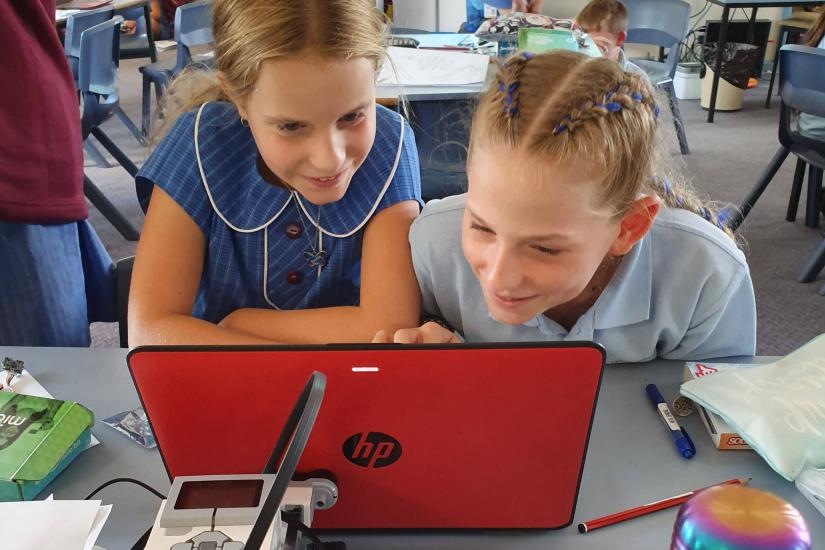 Young girls from Sutherland North Public School taking part in the STEM pilot.