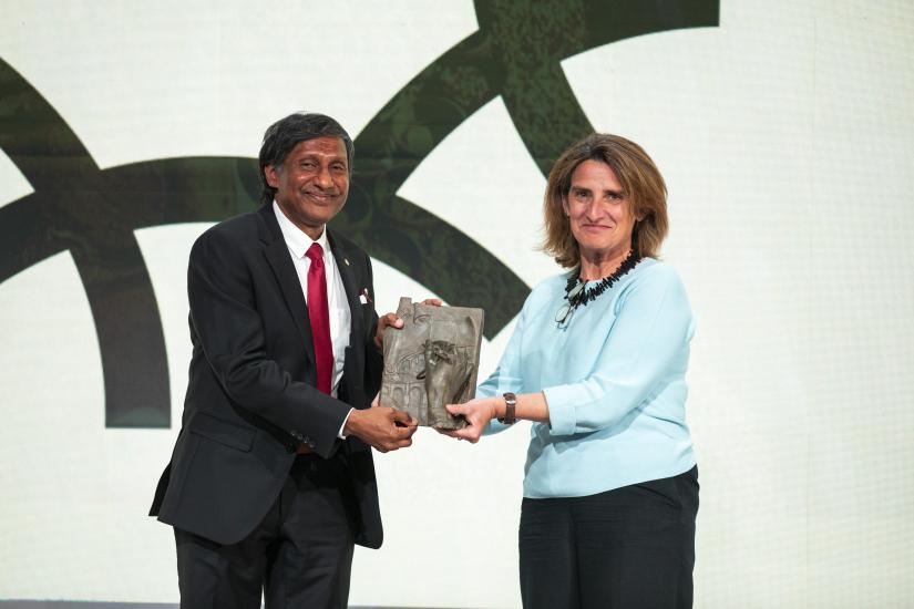 Jose Entrecanales Ibarra - 2024 International Civil Engineer award for D/Prof Buddhima Indraratna