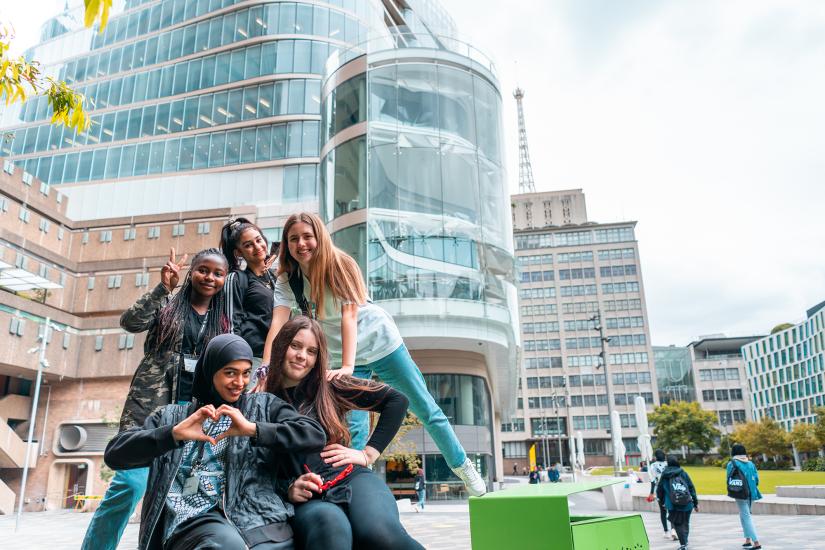 U@Uni Academy students on the UTS Alumni Green.