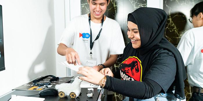 High school student taking part in a workshop at the University of Technology Sydney.