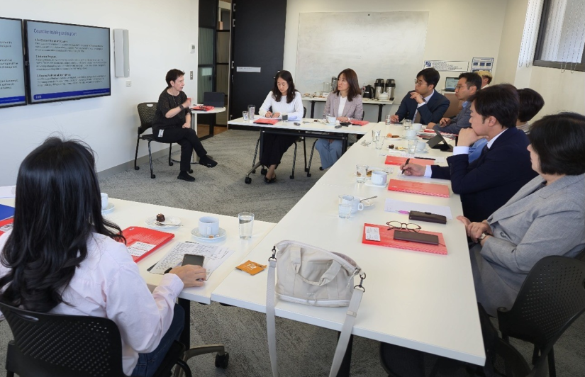 Yuseong-gu council members and IPPG representatives sit around tables in a meeting room