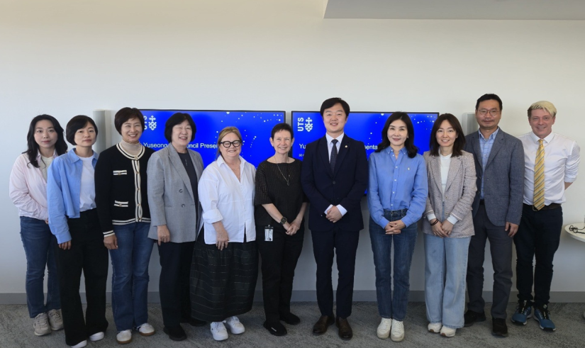 Yuseong-gu Council members and IPPG representatives standing side by side